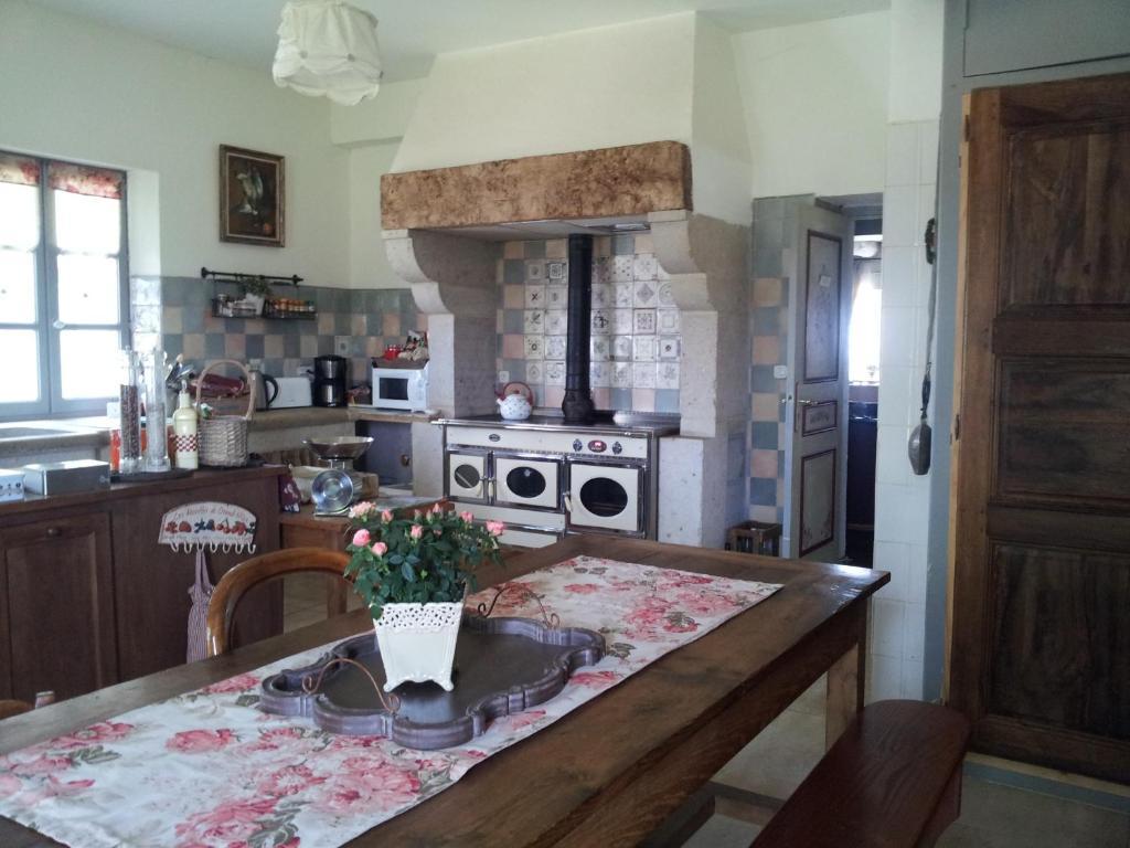 Au Bon Gre D'Hugoline Bed & Breakfast Blanzac  Bagian luar foto